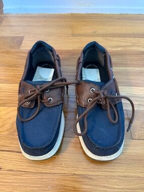 Like New Boys Sperrys Top - Sider Navy and Brown Leather-Trim Boat Shoes